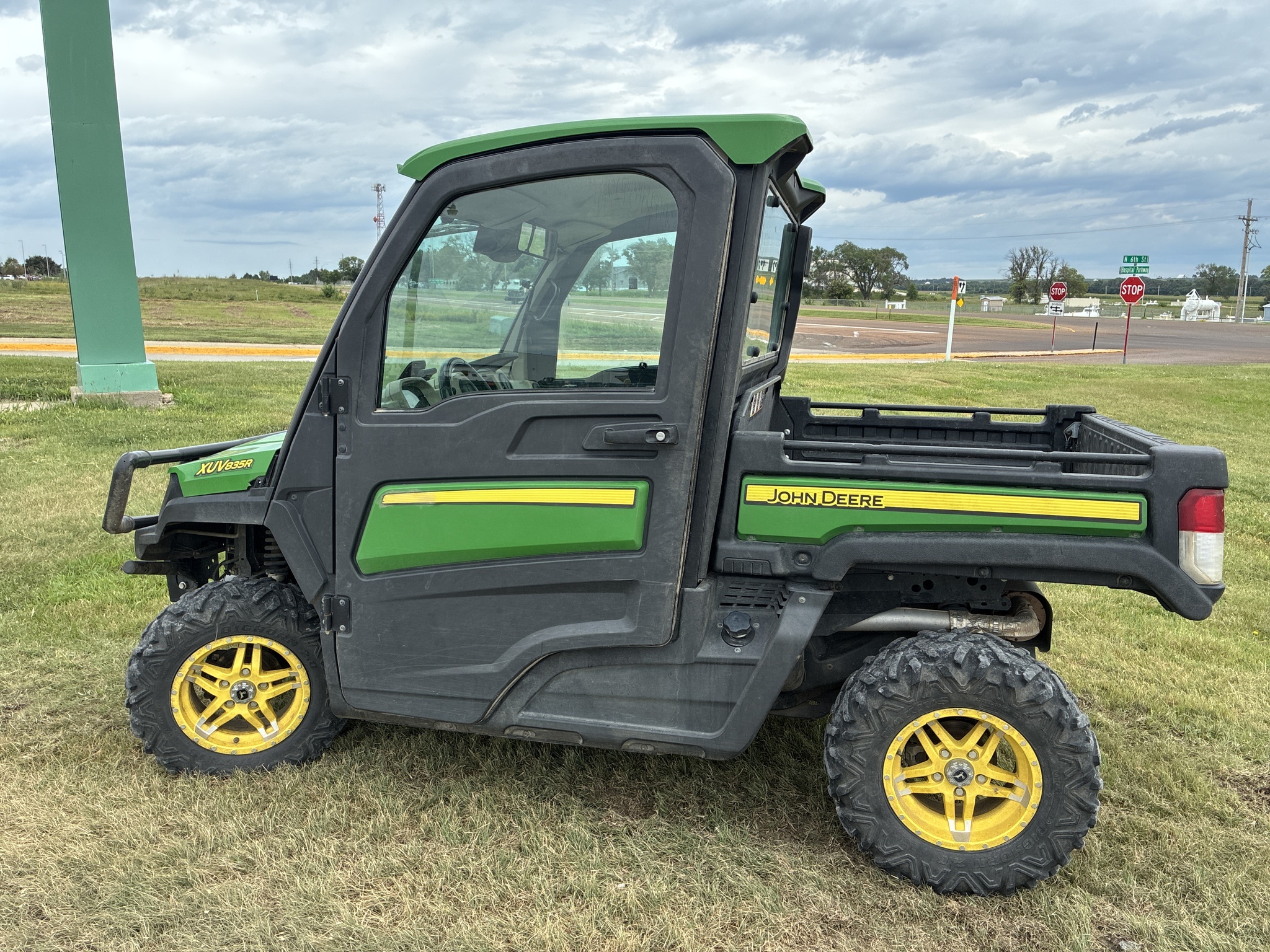 2019 John Deere XUV835R ATVs and Utility Vehicle