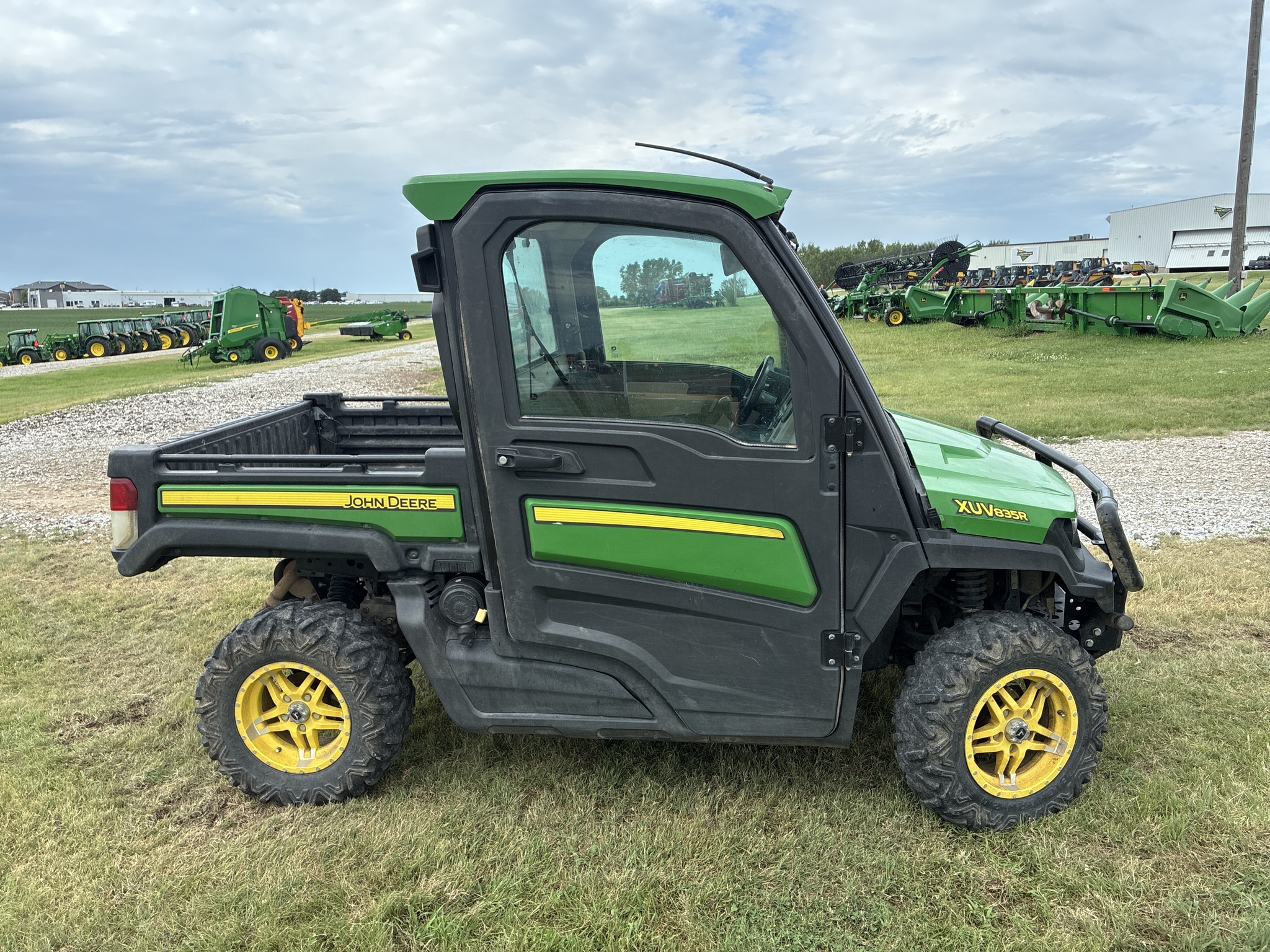 2019 John Deere XUV835R ATVs and Utility Vehicle