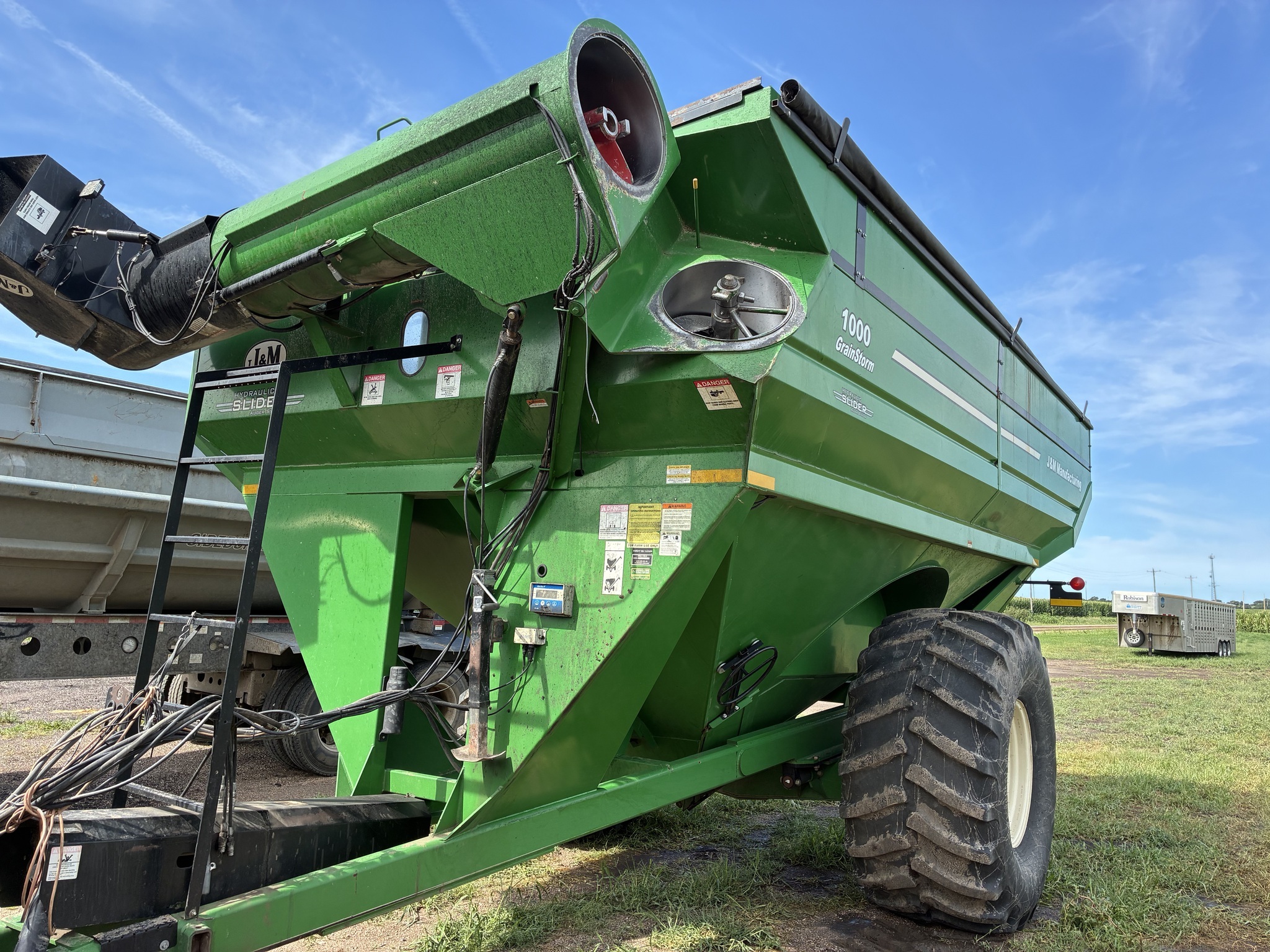 2011 J&M 1000-20 Grain Cart