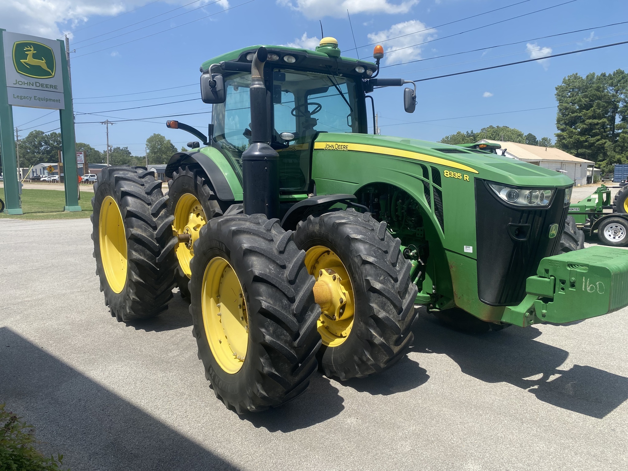2014 John Deere 8335R Tractor
