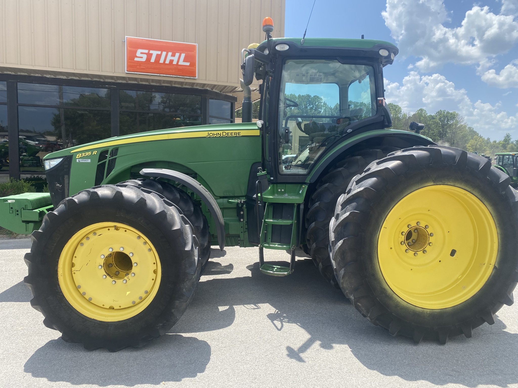 2014 John Deere 8335R Tractor