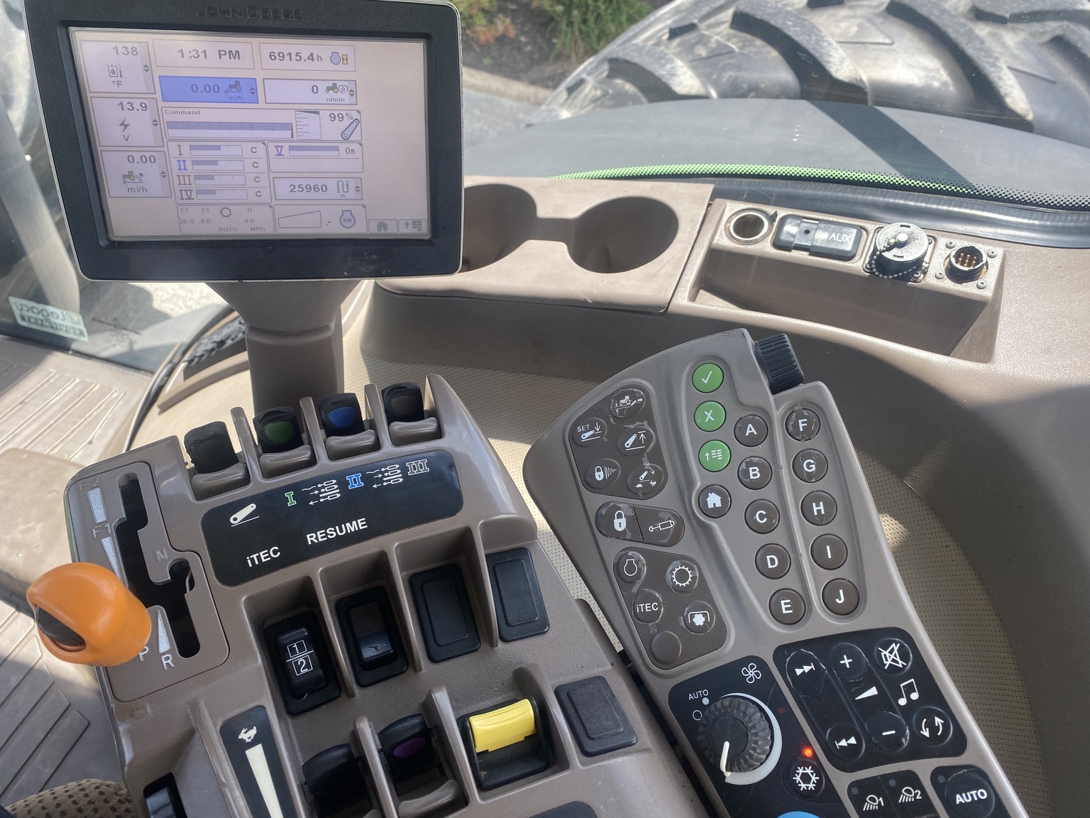 2014 John Deere 8335R Tractor