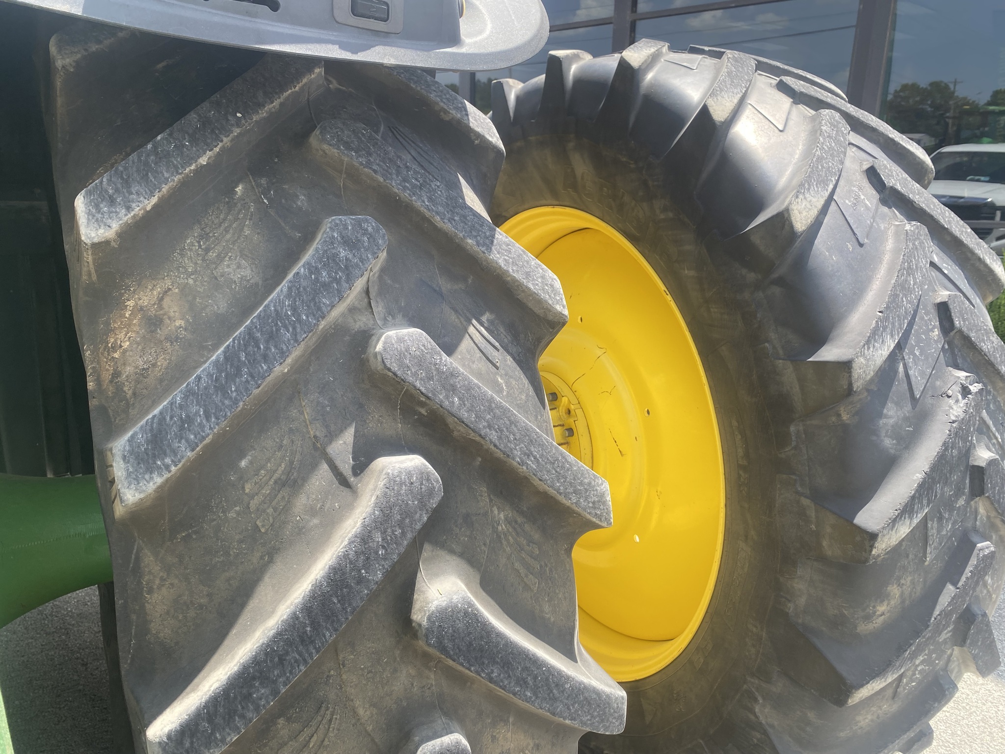 2014 John Deere 8335R Tractor