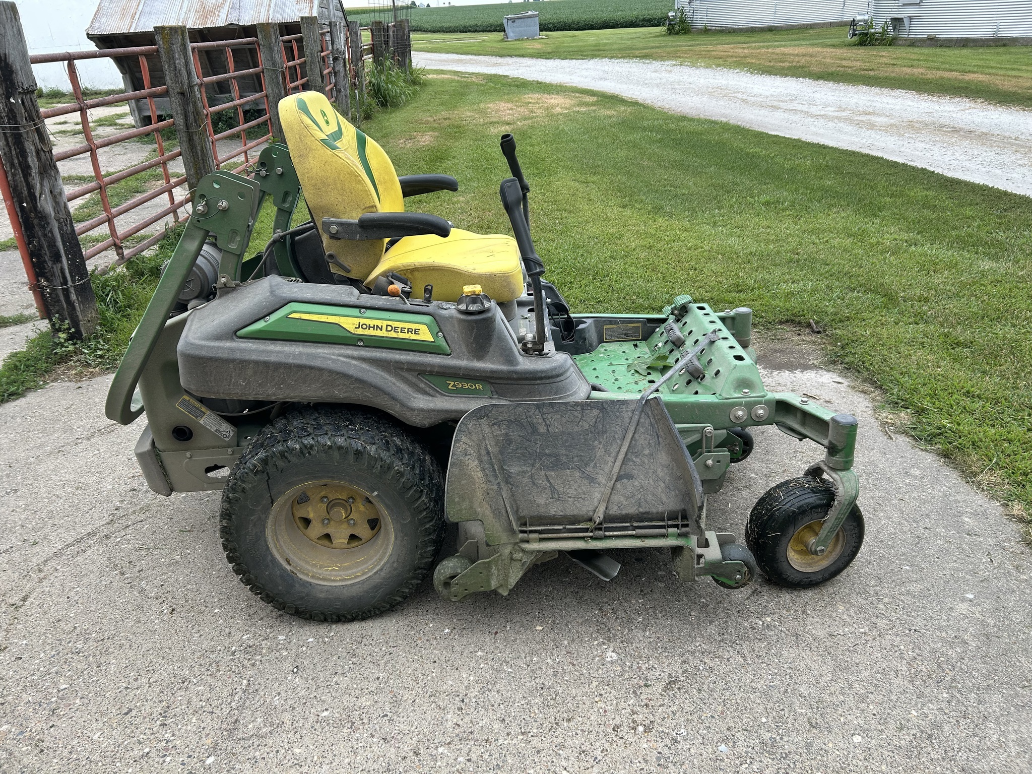 2024 John Deere Z930R Lawn Mower