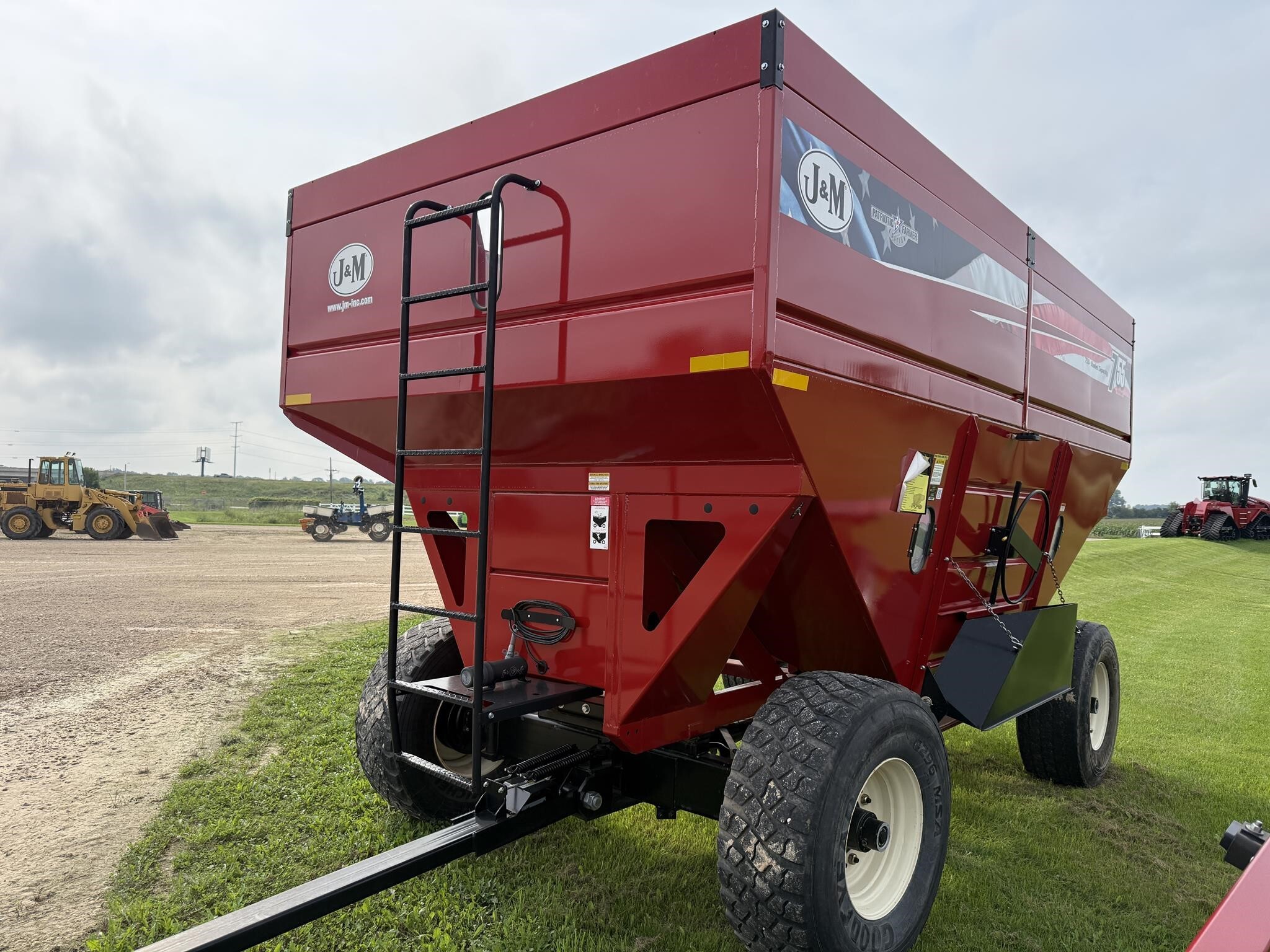 2022 J&M 755SD Gravity Wagon