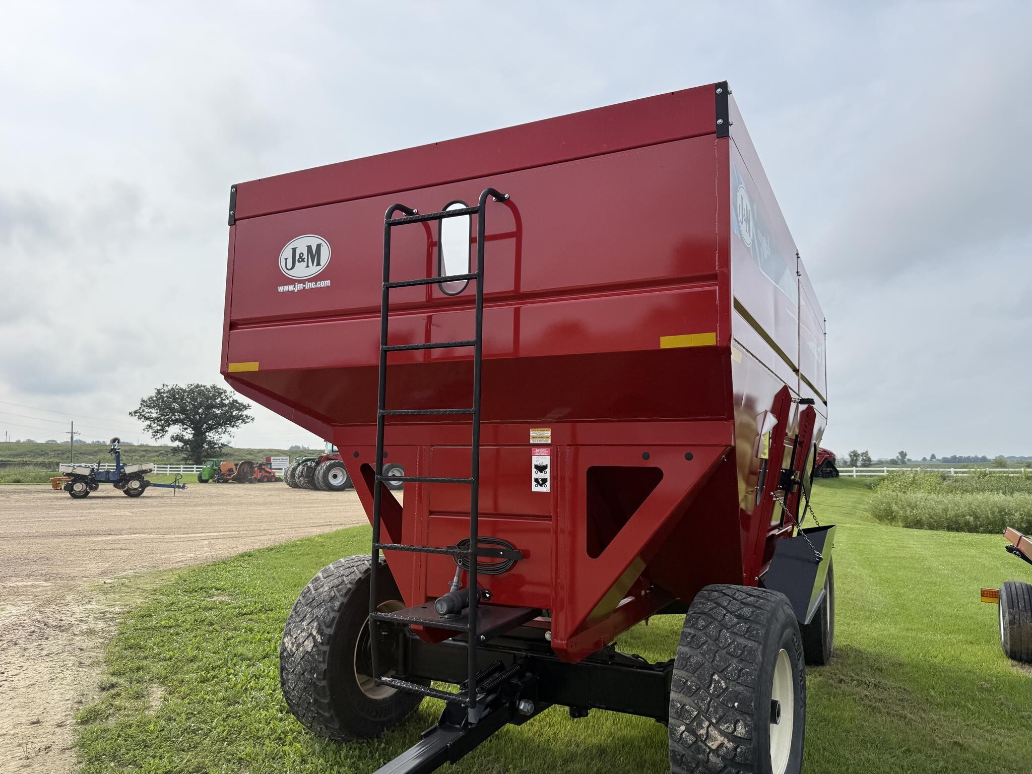 2022 J&M 755SD Gravity Wagon