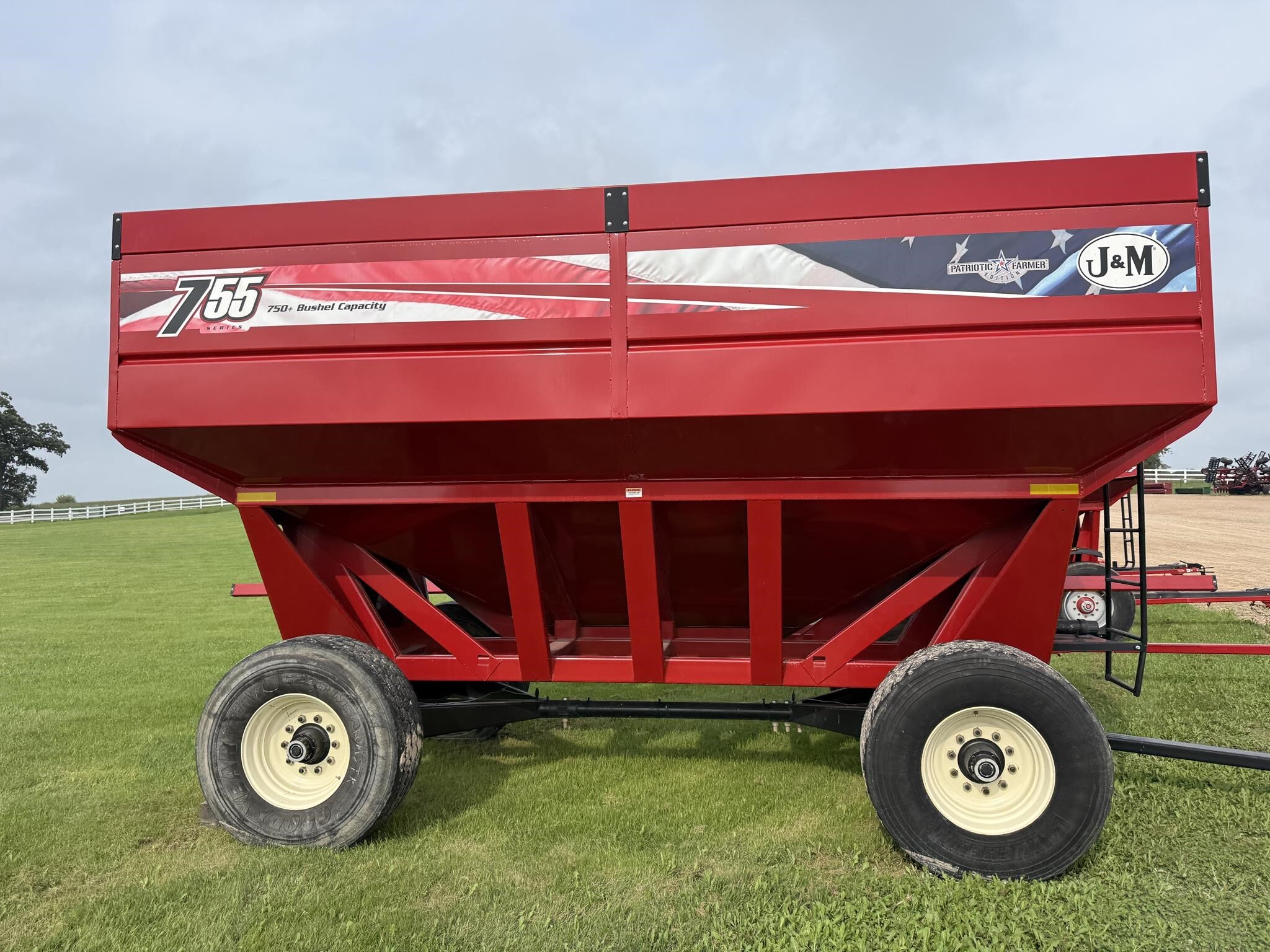 2022 J&M 755SD Gravity Wagon