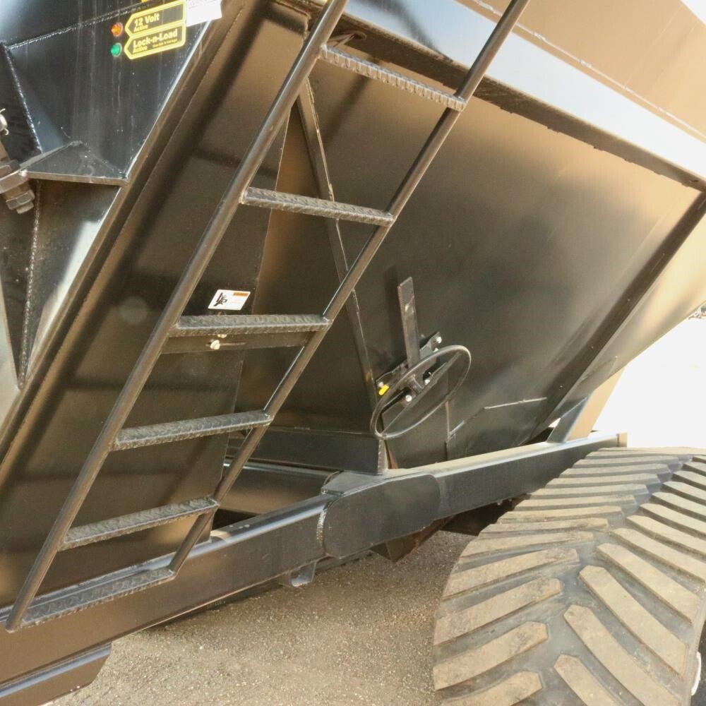 2026 J&M 1522-20T Grain Cart