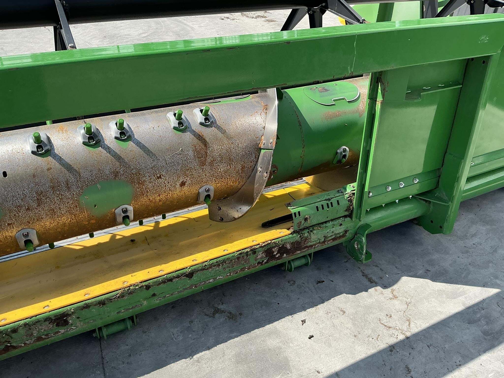 2011 John Deere 620F Platform