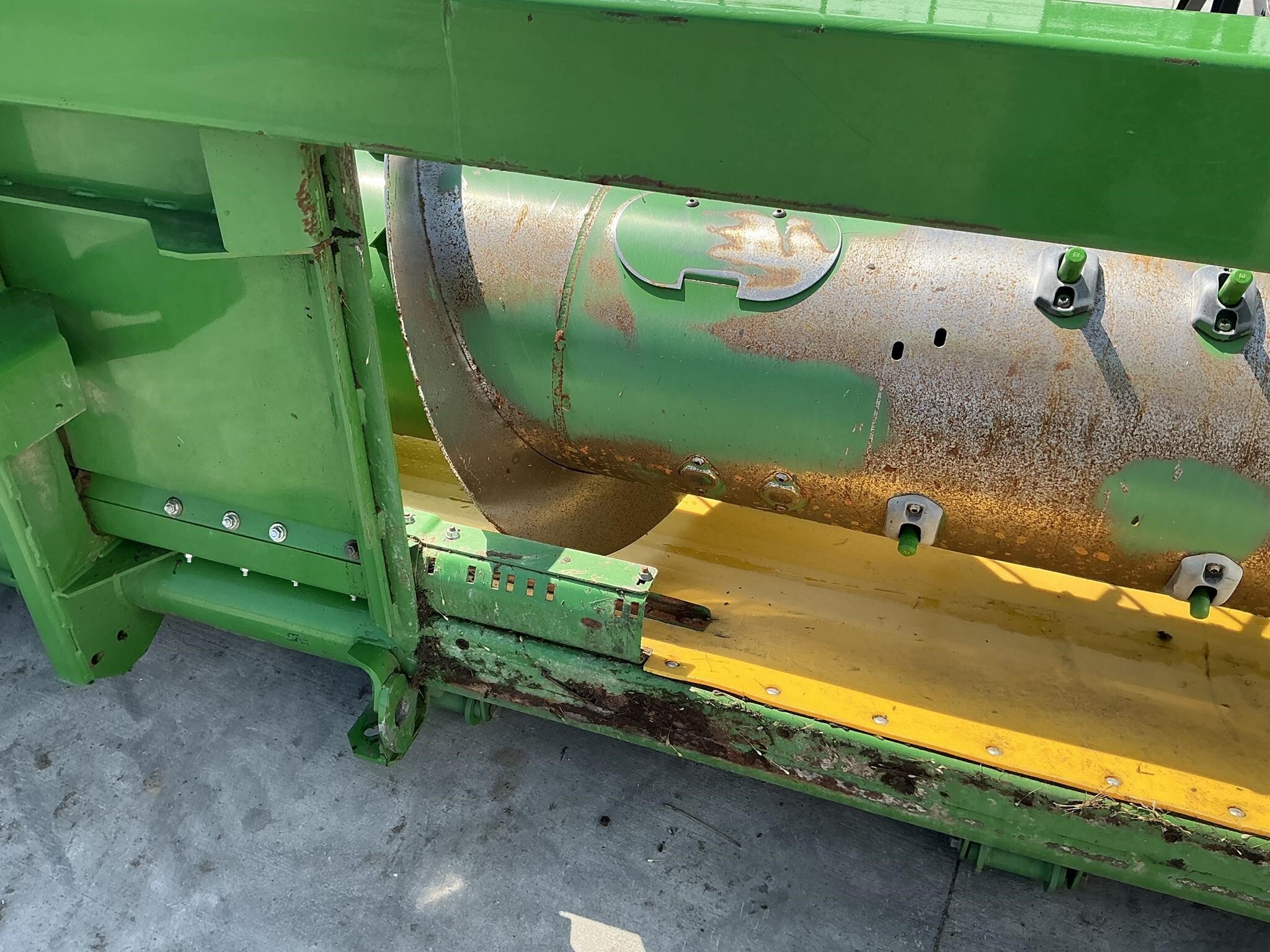 2011 John Deere 620F Platform