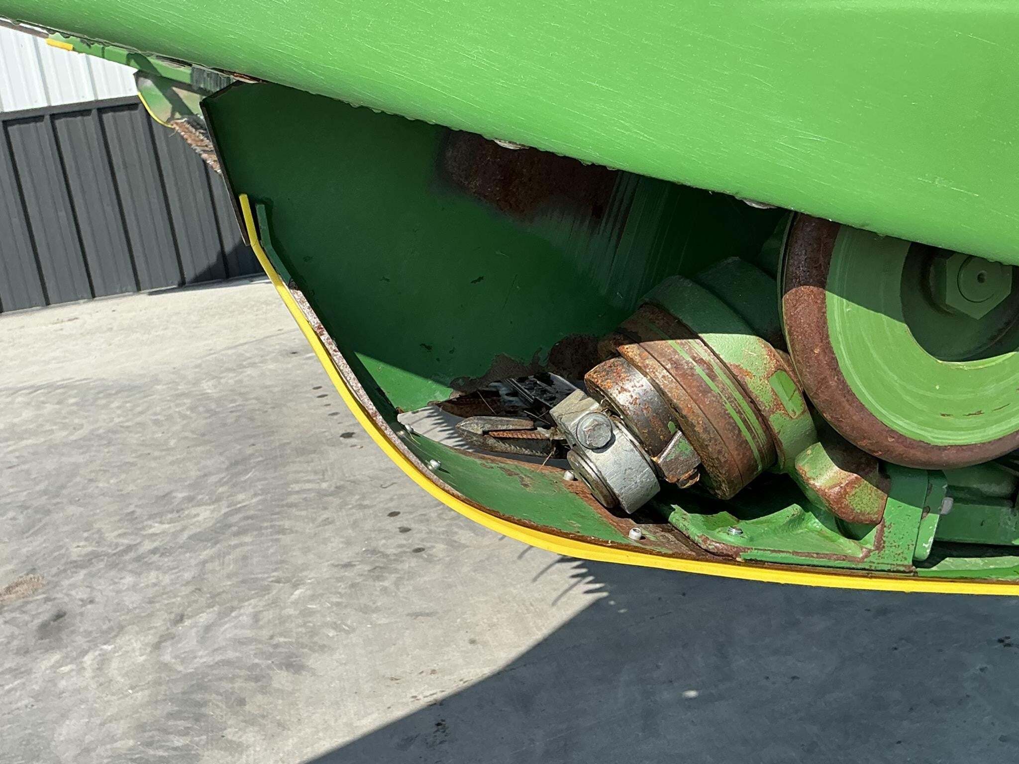 2011 John Deere 620F Platform