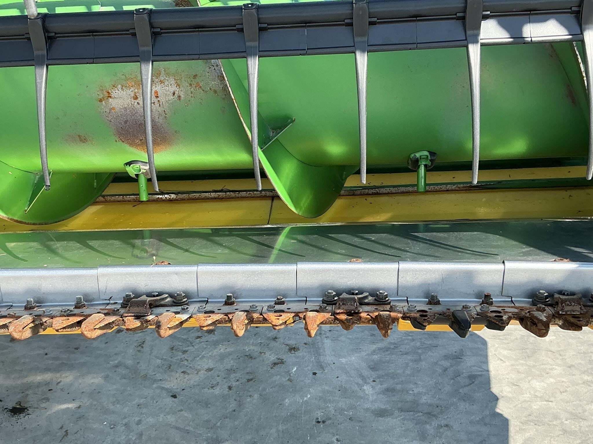 2011 John Deere 620F Platform