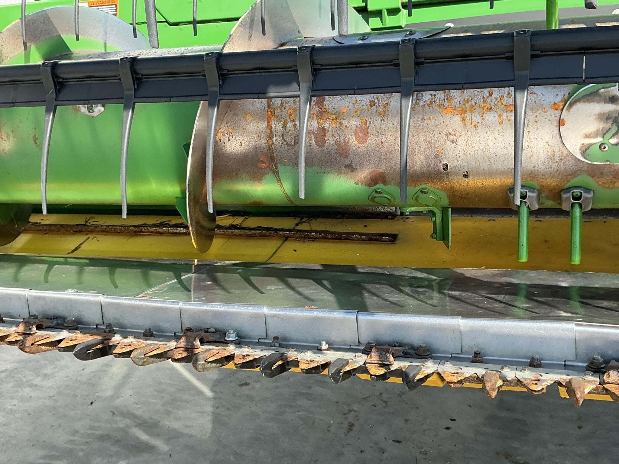 2011 John Deere 620F Platform