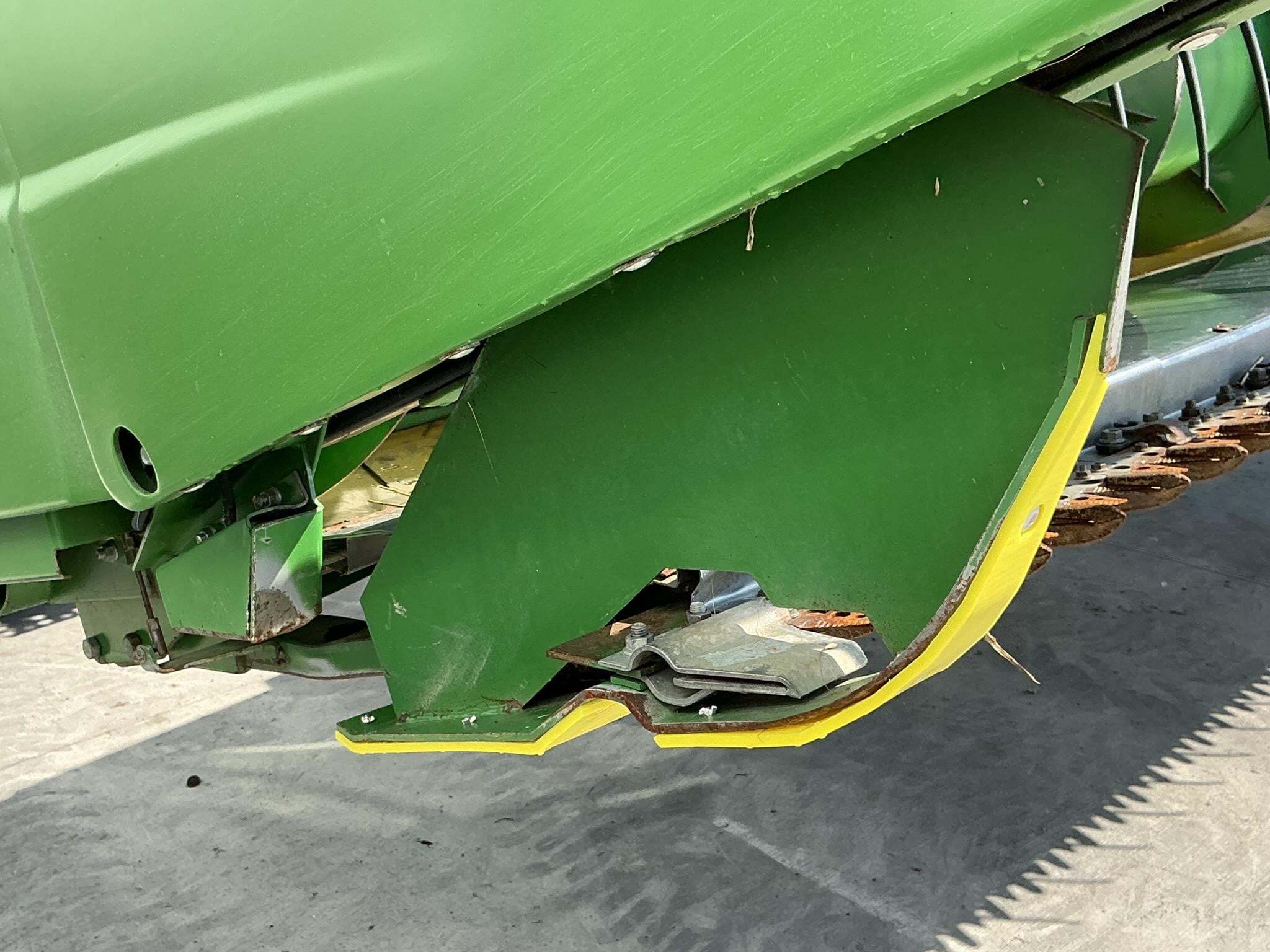 2011 John Deere 620F Platform