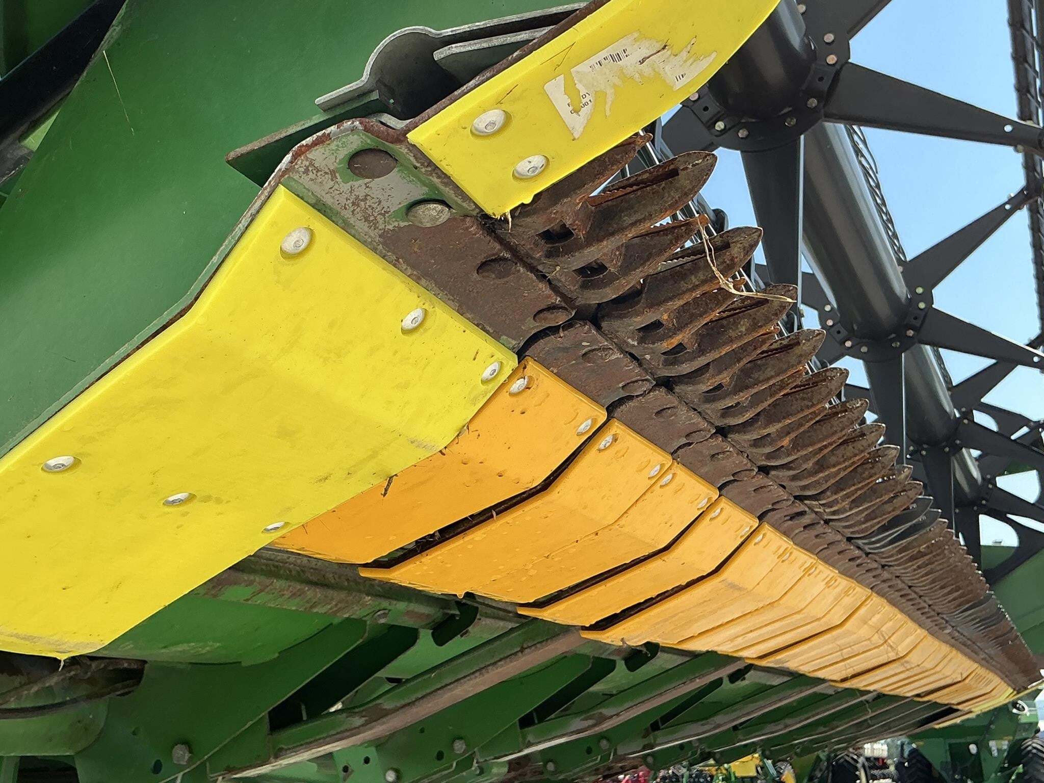 2011 John Deere 620F Platform