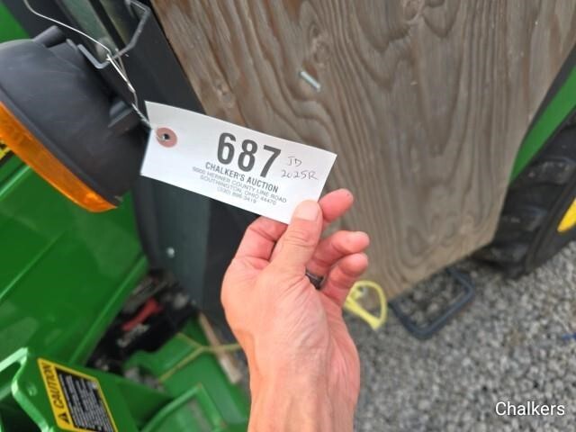 2017 John Deere 2025R Tractor