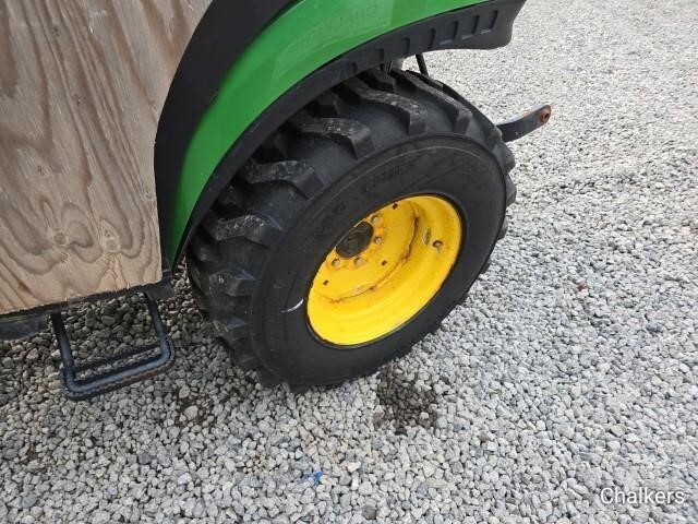 2017 John Deere 2025R Tractor