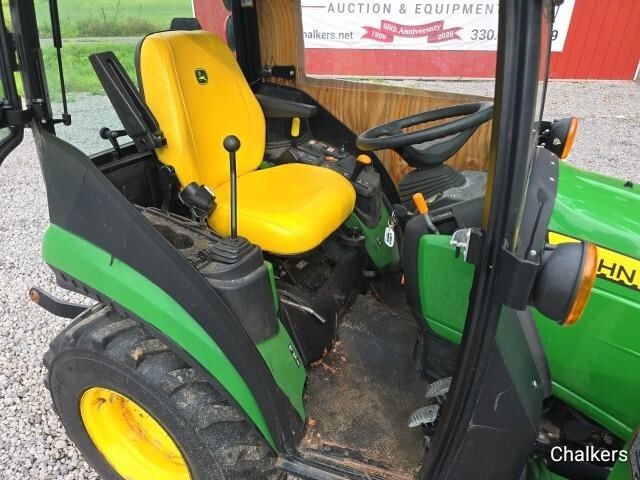 2017 John Deere 2025R Tractor