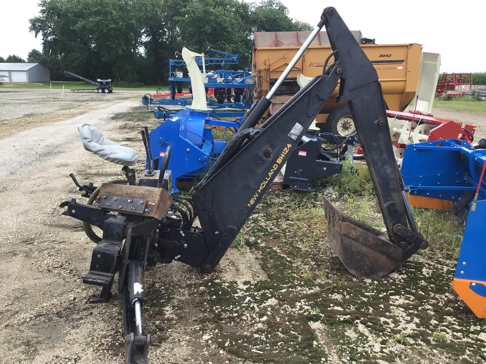1997 New Holland BH124 Loader and Skid Steer Attachment