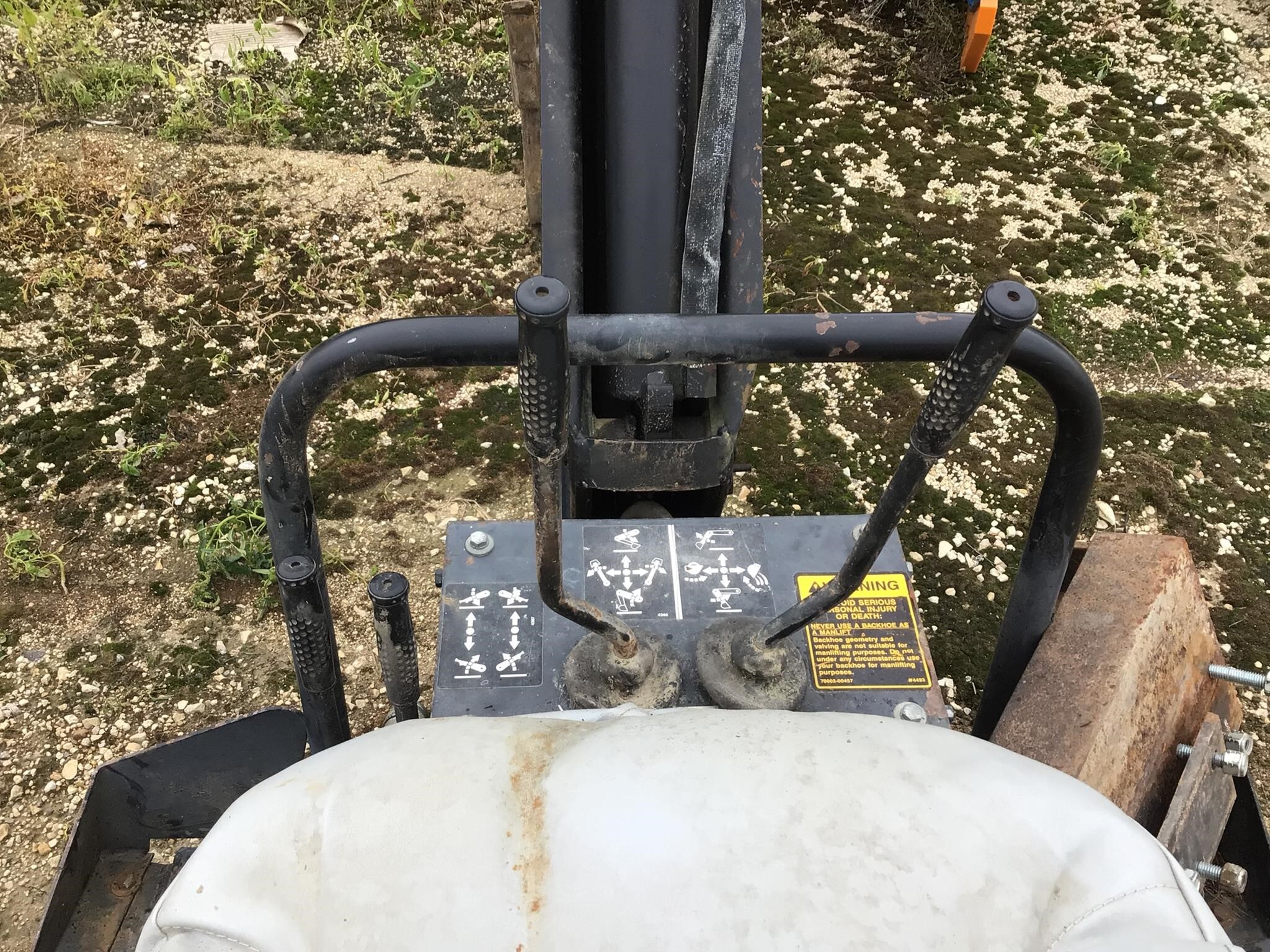 1997 New Holland BH124 Loader and Skid Steer Attachment
