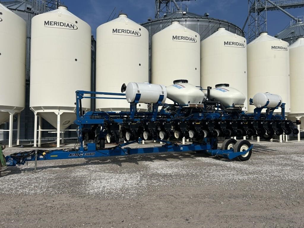2011 Kinze 3660 Planter