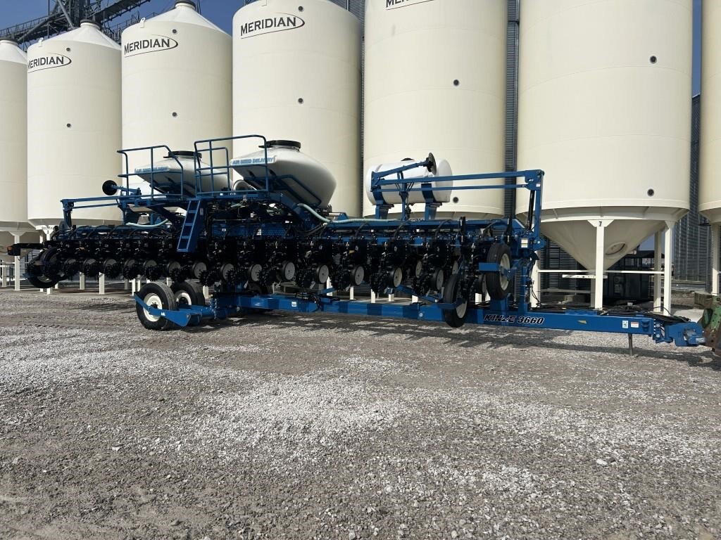 2011 Kinze 3660 Planter