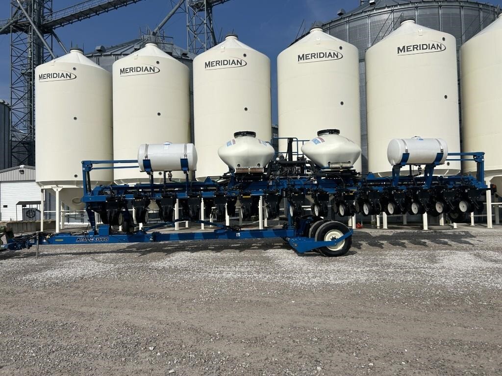 2011 Kinze 3660 Planter