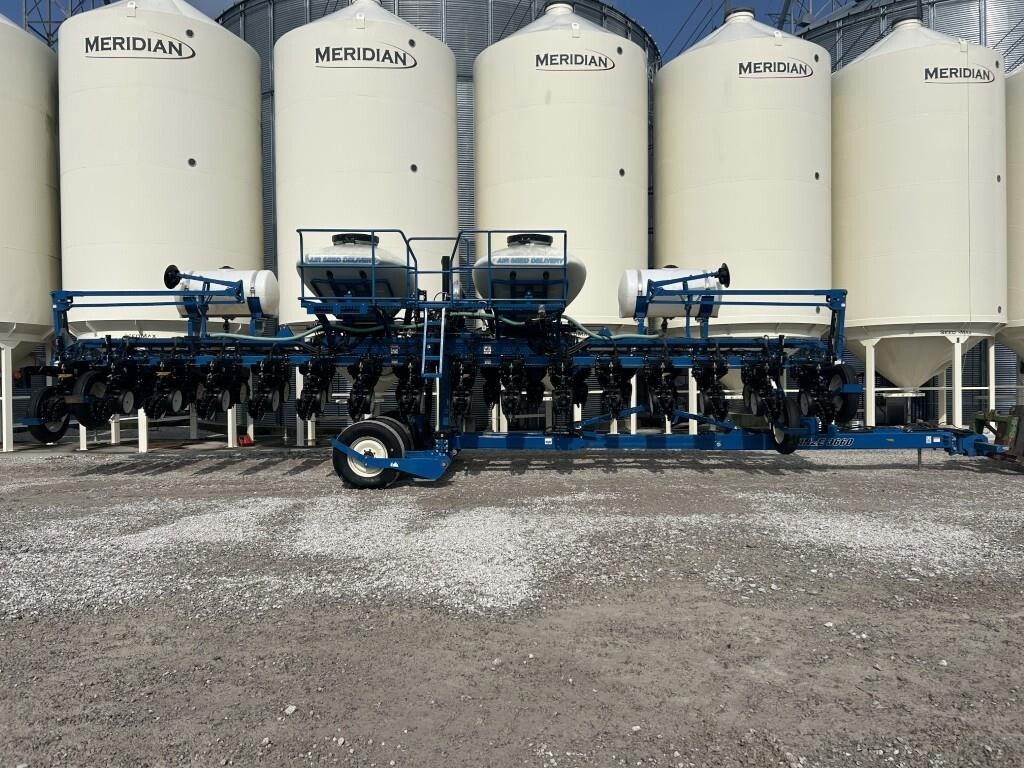 2011 Kinze 3660 Planter