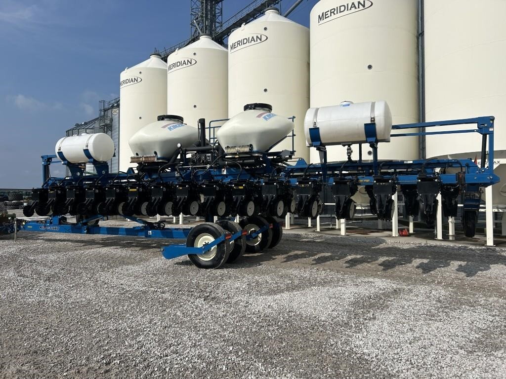 2011 Kinze 3660 Planter
