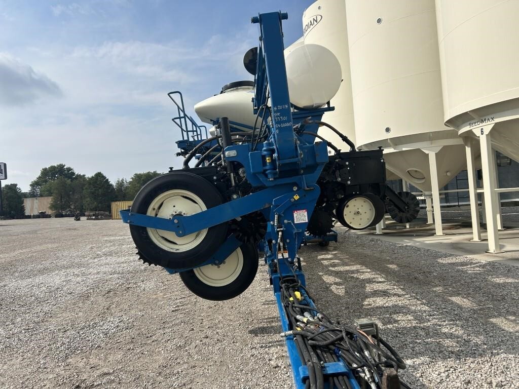 2011 Kinze 3660 Planter