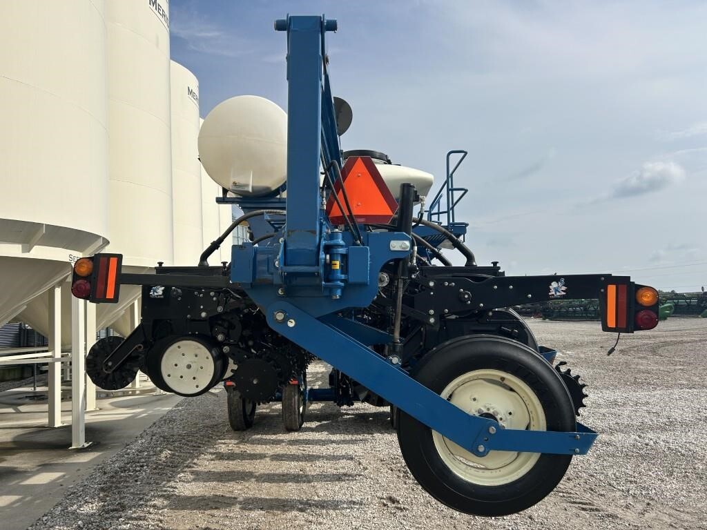 2011 Kinze 3660 Planter