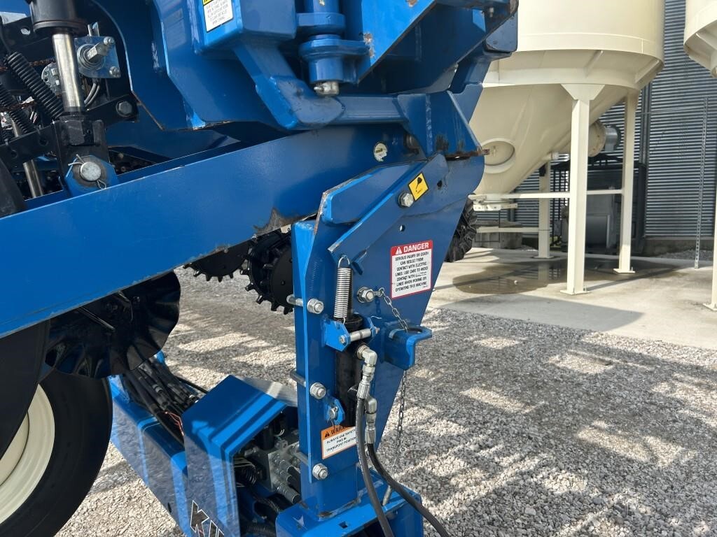 2011 Kinze 3660 Planter