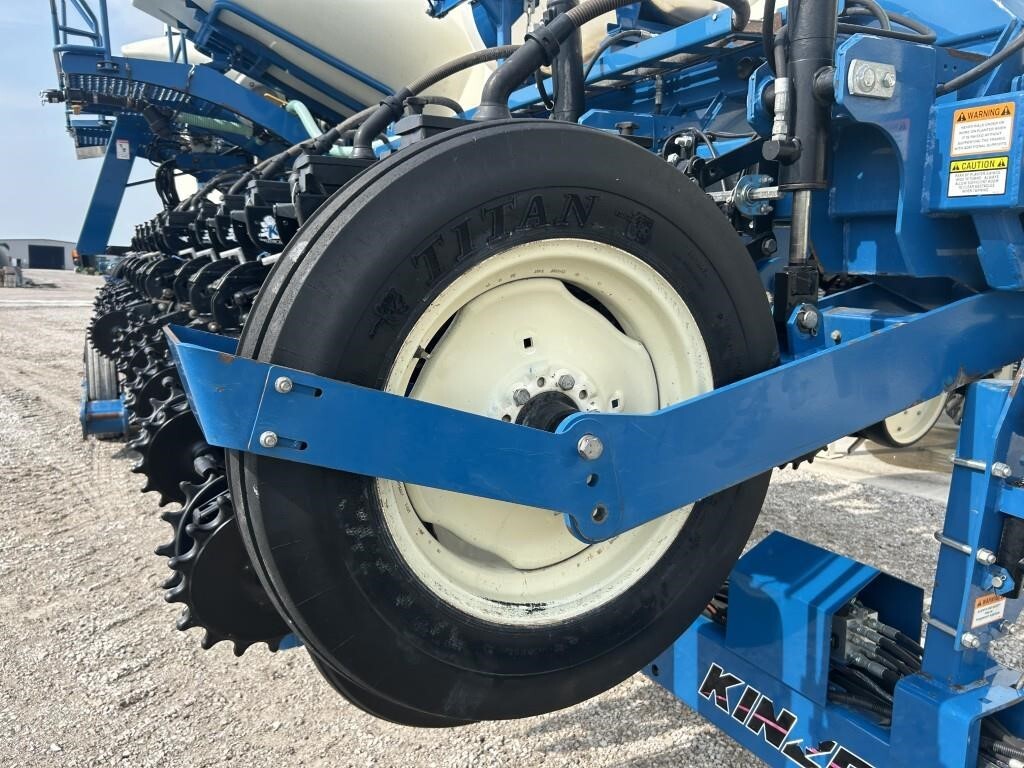 2011 Kinze 3660 Planter