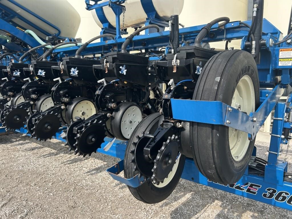 2011 Kinze 3660 Planter
