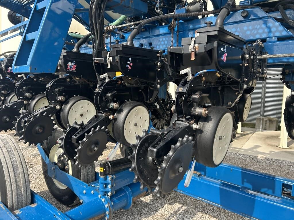 2011 Kinze 3660 Planter