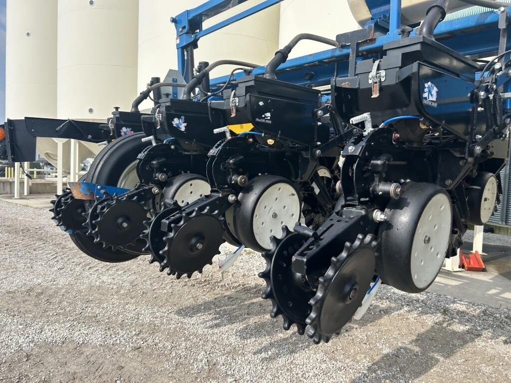 2011 Kinze 3660 Planter