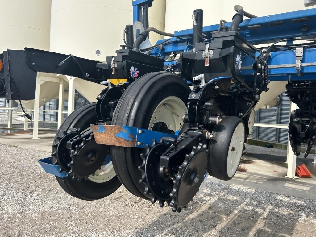 2011 Kinze 3660 Planter