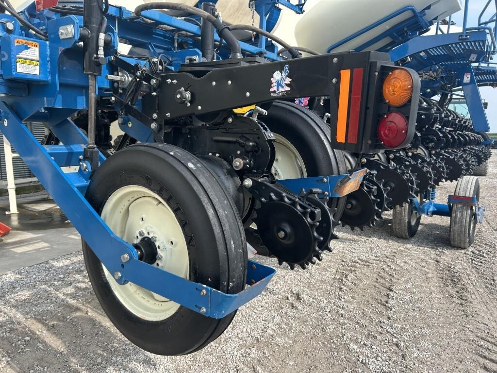 2011 Kinze 3660 Planter