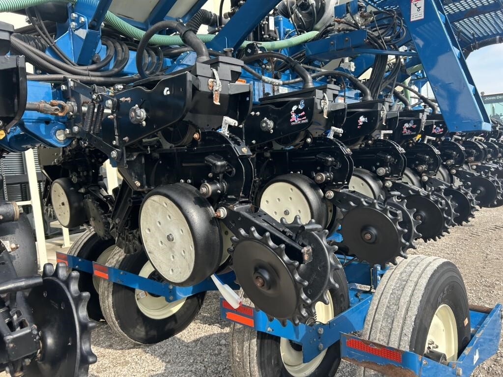 2011 Kinze 3660 Planter