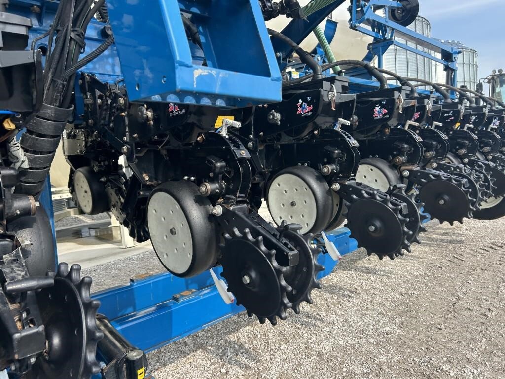 2011 Kinze 3660 Planter