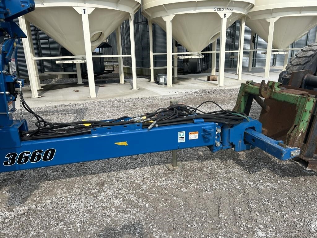 2011 Kinze 3660 Planter