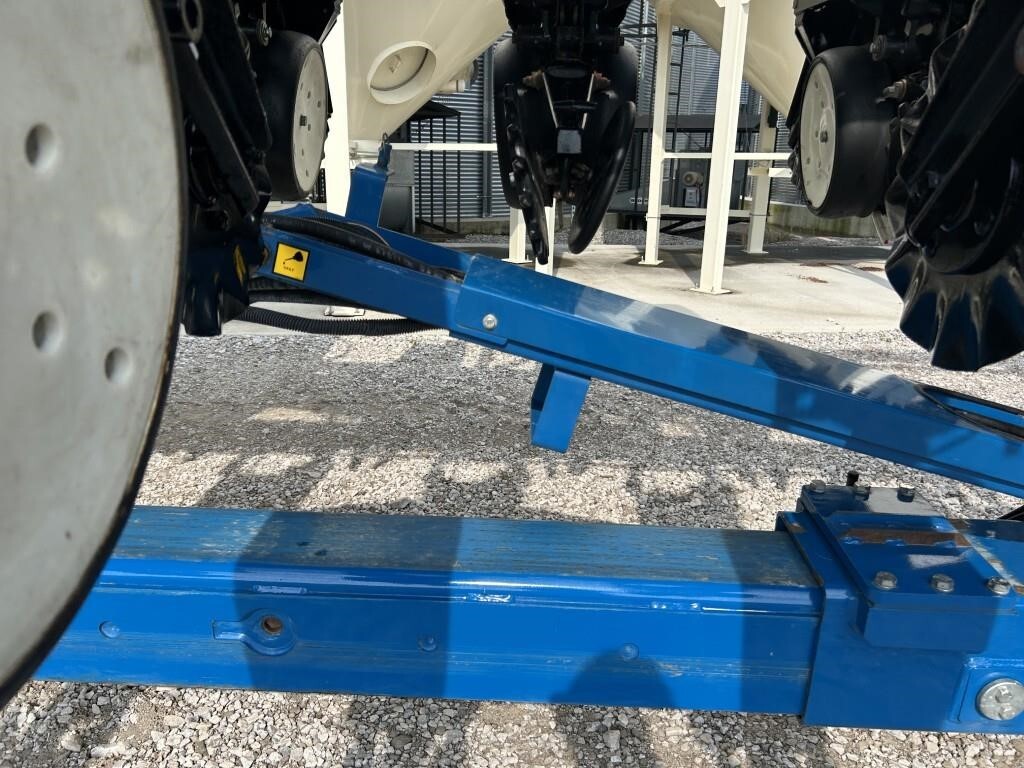 2011 Kinze 3660 Planter