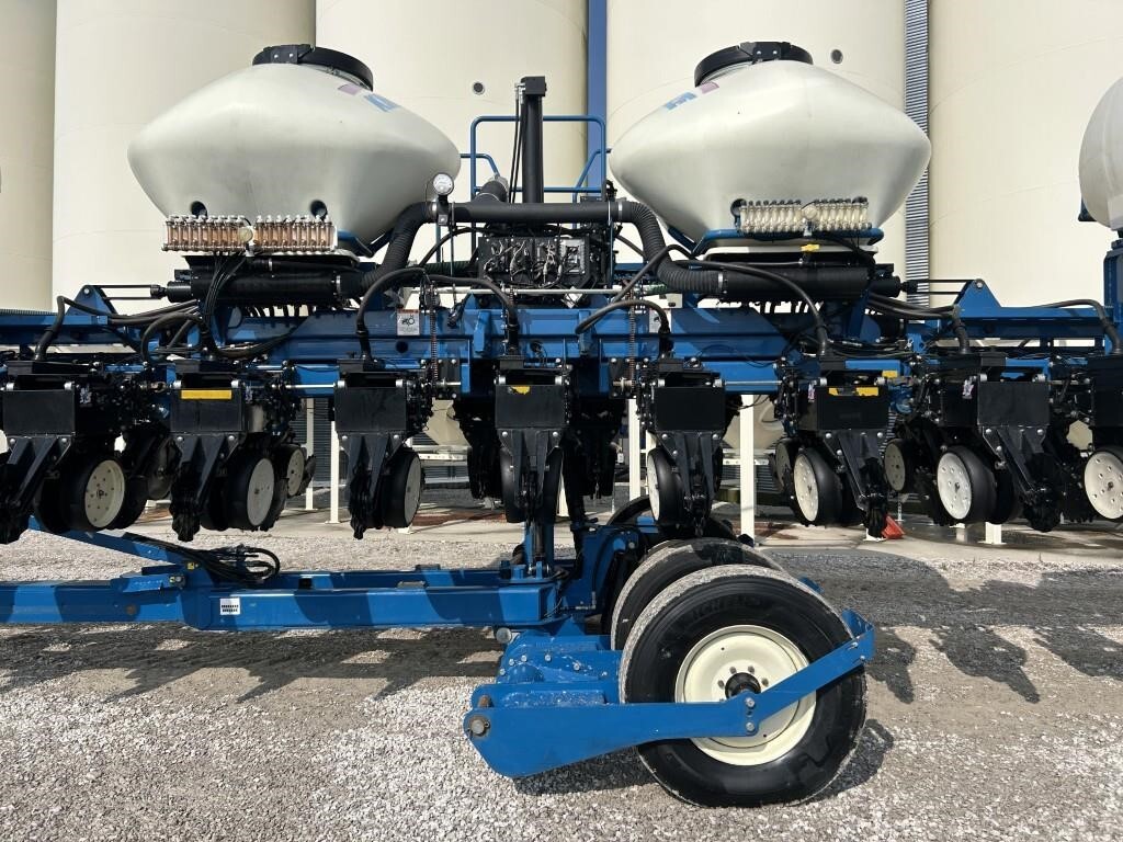 2011 Kinze 3660 Planter