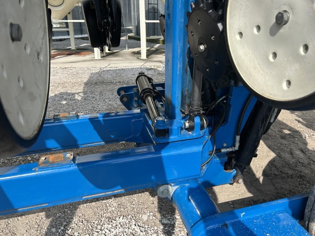 2011 Kinze 3660 Planter