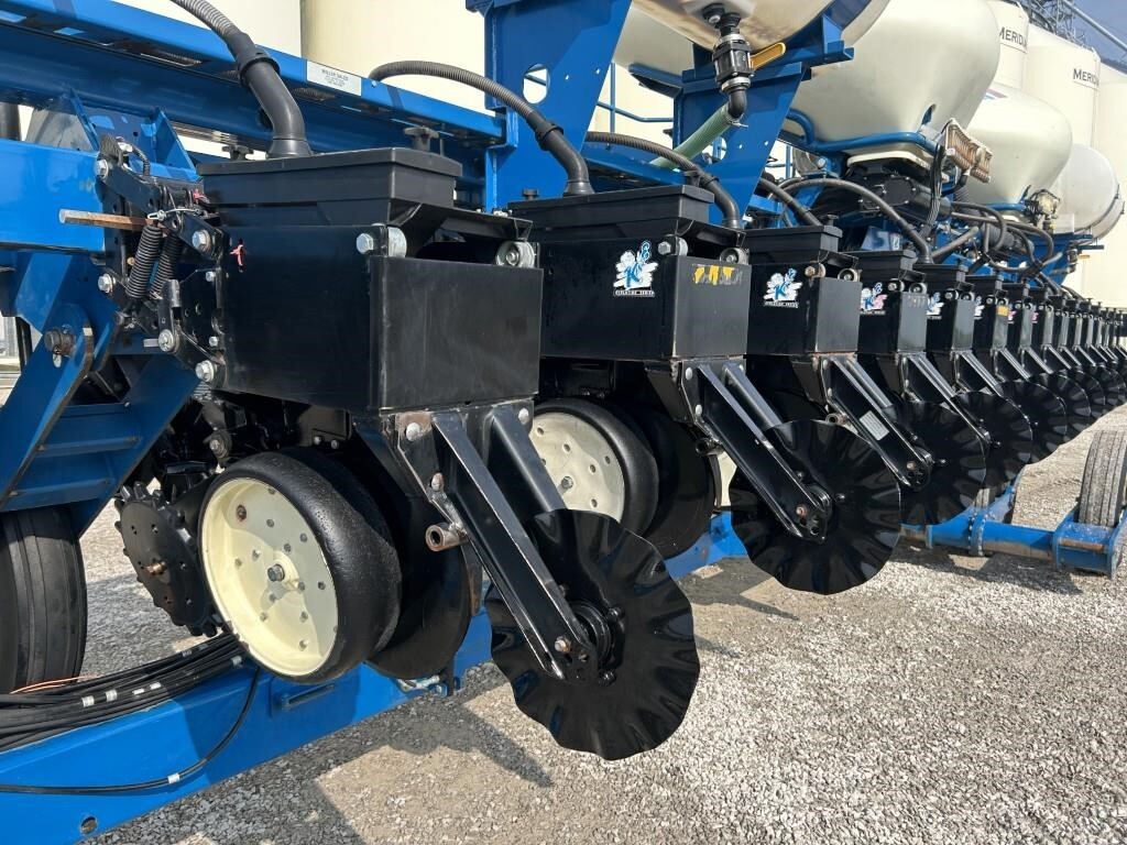 2011 Kinze 3660 Planter