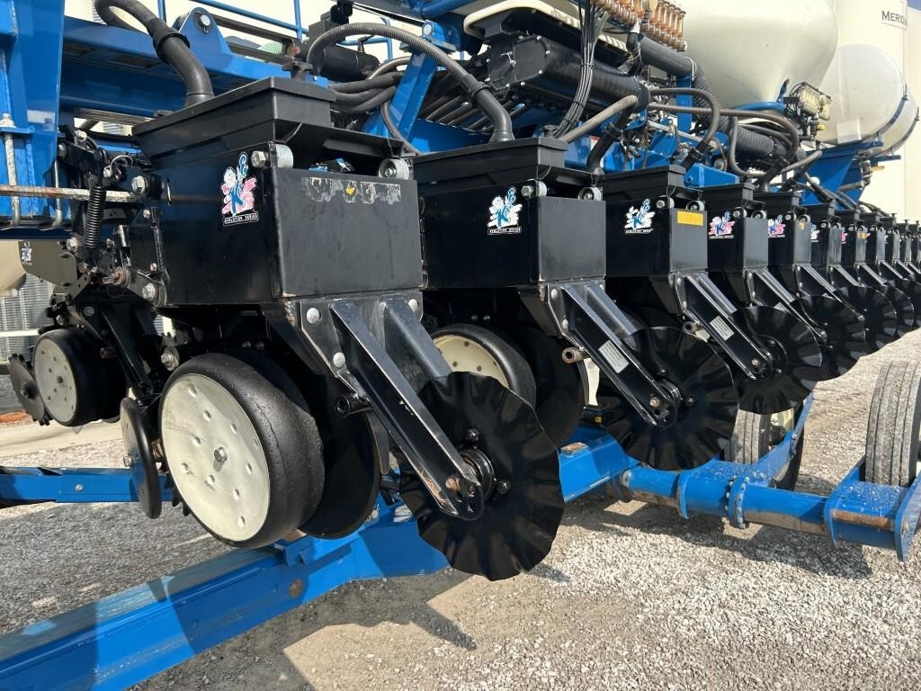 2011 Kinze 3660 Planter