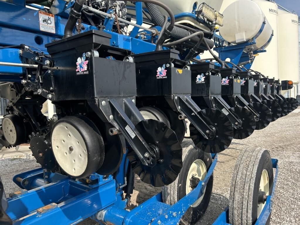 2011 Kinze 3660 Planter