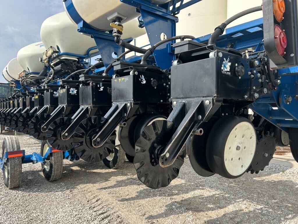 2011 Kinze 3660 Planter