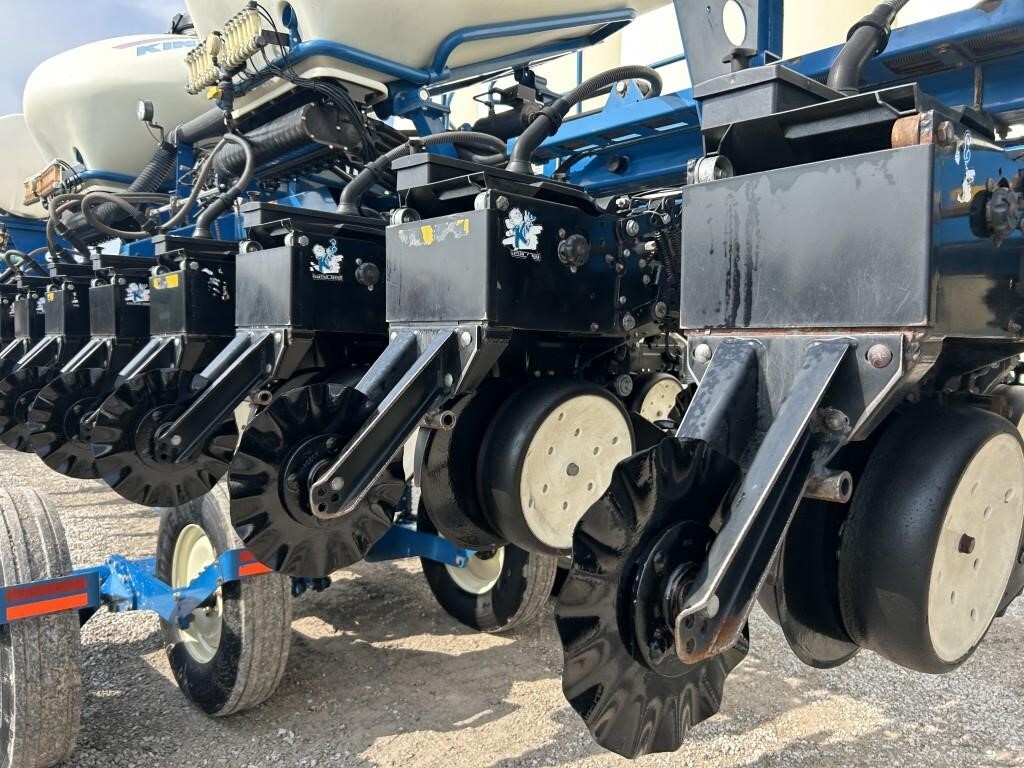 2011 Kinze 3660 Planter