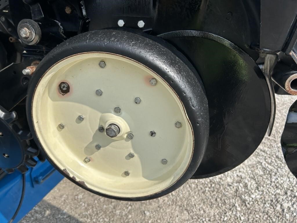2011 Kinze 3660 Planter
